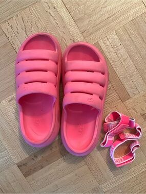 UGG Sport Yeah Pink Slide Sandals Used Size 8